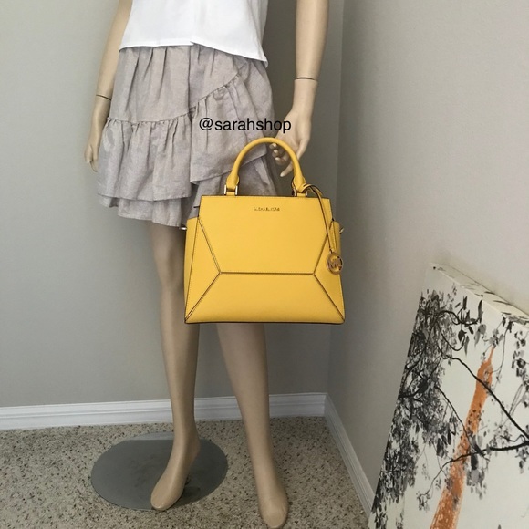 🌼Michael Kors Purse - Picture 7 of 11